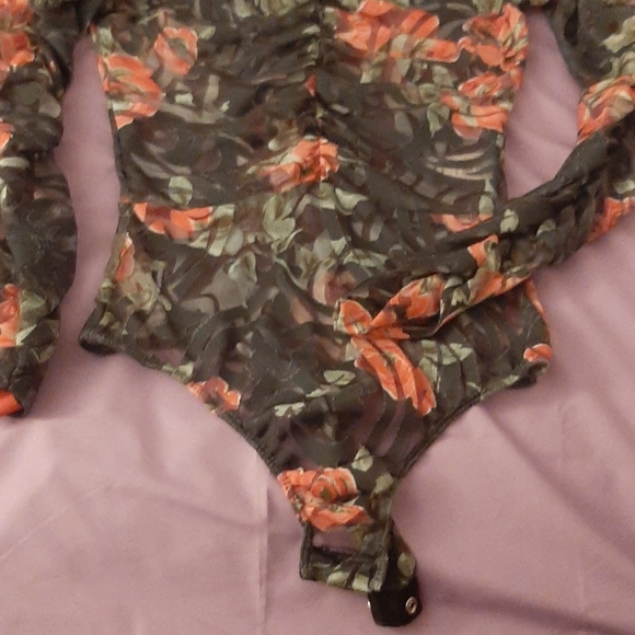 Embroided botanical sheer mesh top. - Picture 3 of 4